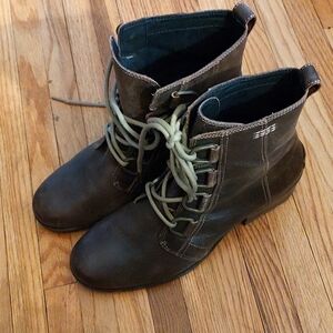 Sorel Cate ™ Lace Bootie (more of a boot...)   Size: 10.5   Color: Burro